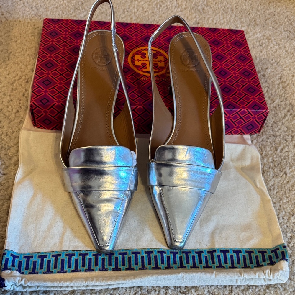 Tory Burch Metallic Silver Pointed Flats
